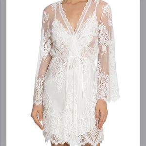 Jonquil White Scalloped Lace Wrapper Robe Size XS